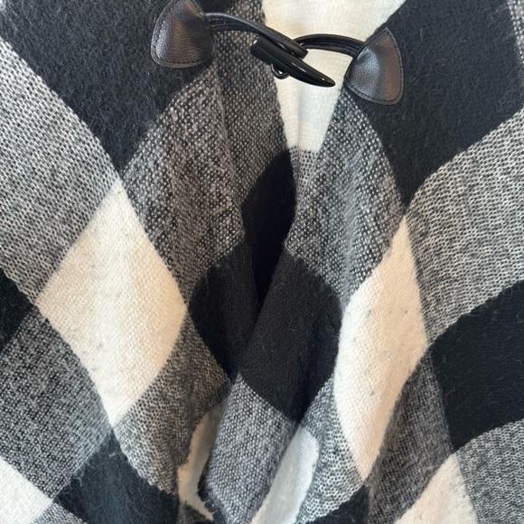 Summer & Rose FabFitFun Women’s One Size Black & White Plaid Poncho with Fringe - Picture 8 of 9